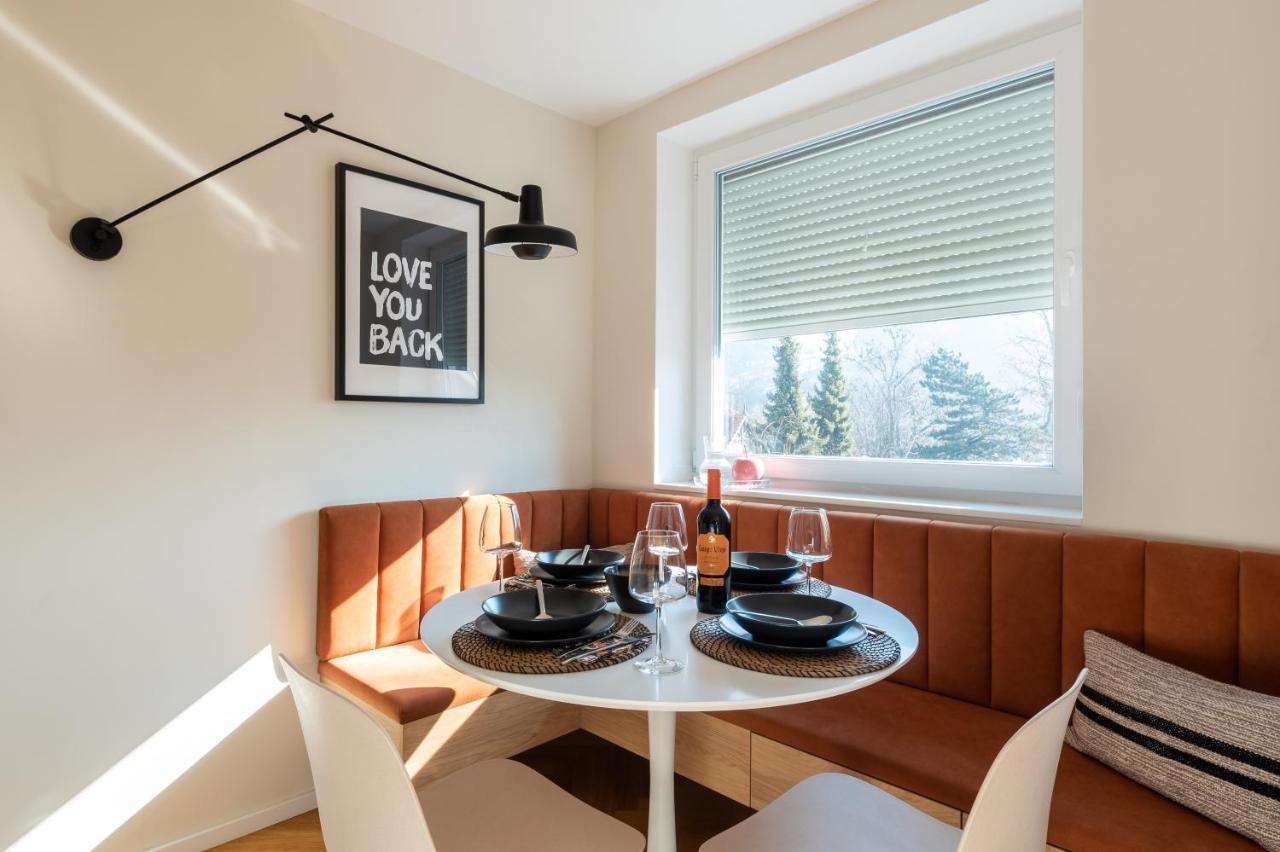 Canopy Apartment Ljubljana Bagian luar foto